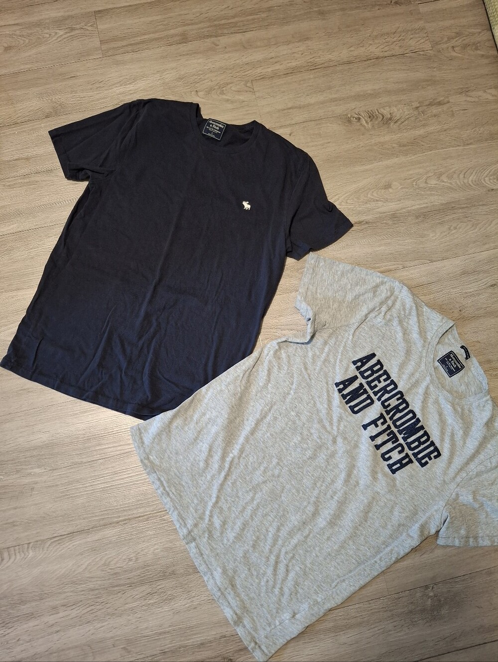 2 Abercrombie & Fitch Mens Large Tees